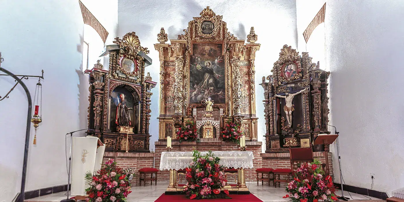 Uno de los retablos de la iglesia de Nuestra Señora de la Asunción de Albarreal de Tajo Uno de los retablos de la iglesia de Nuestra Señora de la Asunción de Albarreal de Tajo