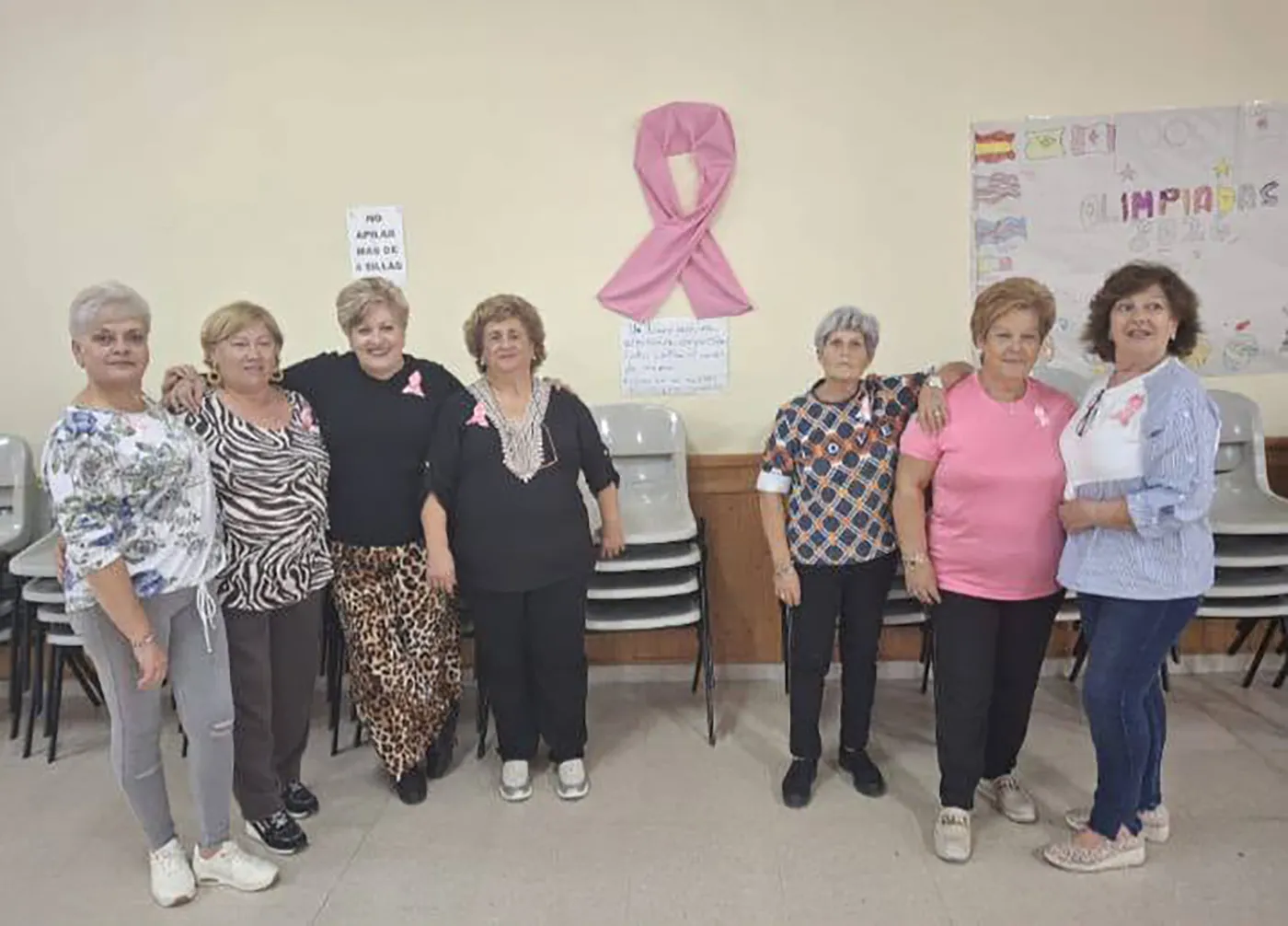 Jornada de migas solidarias organizada por la Asociación de Mujeres El Pilar de Carmena en apoyo a la lucha contra el cáncer de mama.