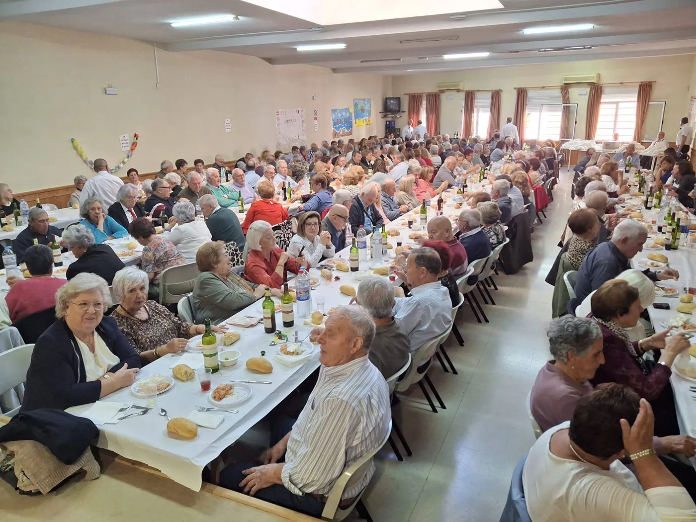 Actividades de convivencia y gimnasia para las personas mayores de Carmena