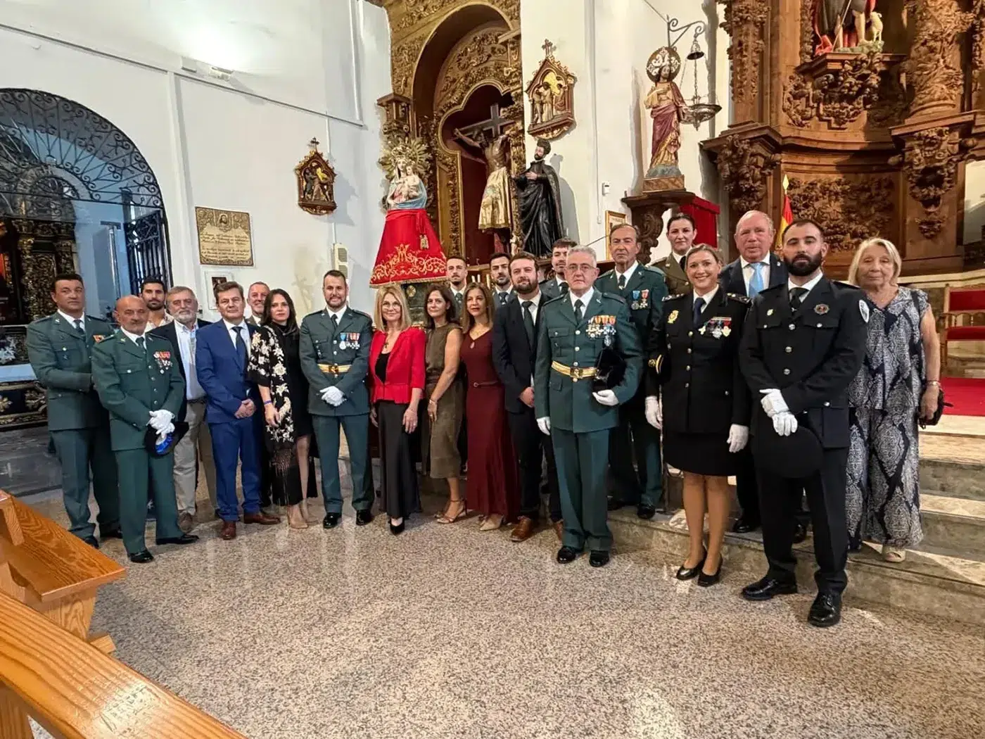 Celebración de la festividad de la Virgen del Pilar junto a los miembros de la Guardia Civil de Escalonilla.
