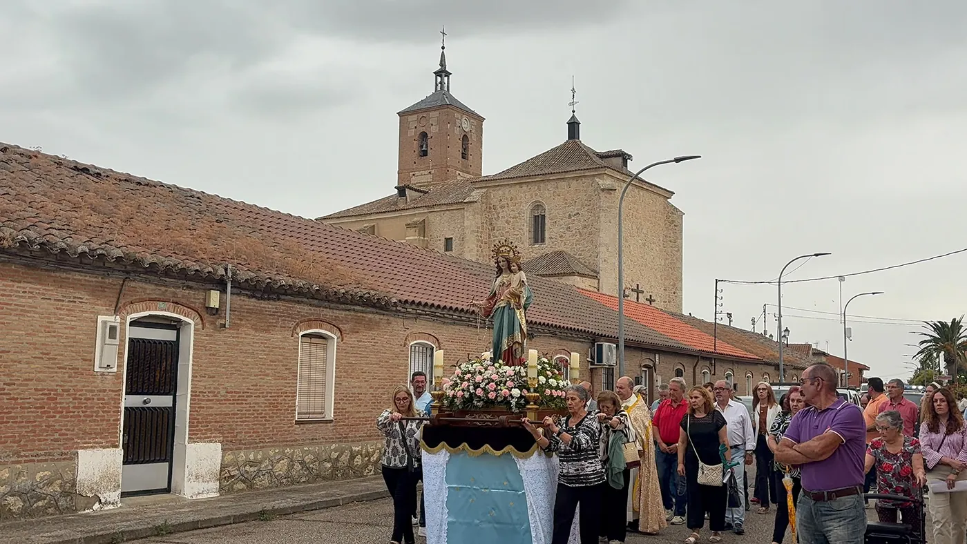 Celebración de la festividad de la Virgen del Rosario en Huecas tras recuperar una tradición histórica.