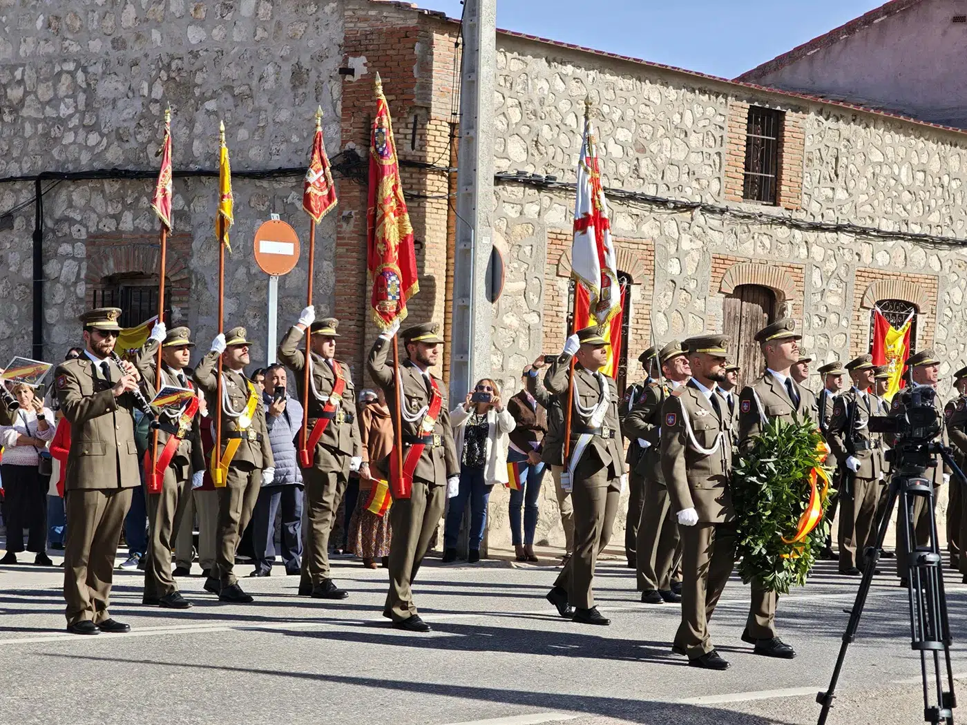 Militares de la Academia de Infantería de Toledo durante el desfile y homenaje a la bandera de España celebrado en Rielves el 24 de octubre.