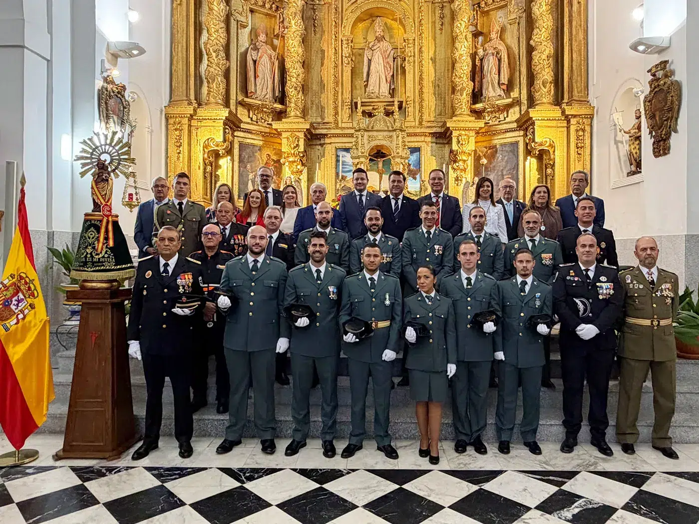 santa olallaaActos del Día del Pilar y la Fiesta Nacional en el cuartel de la Guardia Civil de Santa Olalla. virgen pilar 12O 1