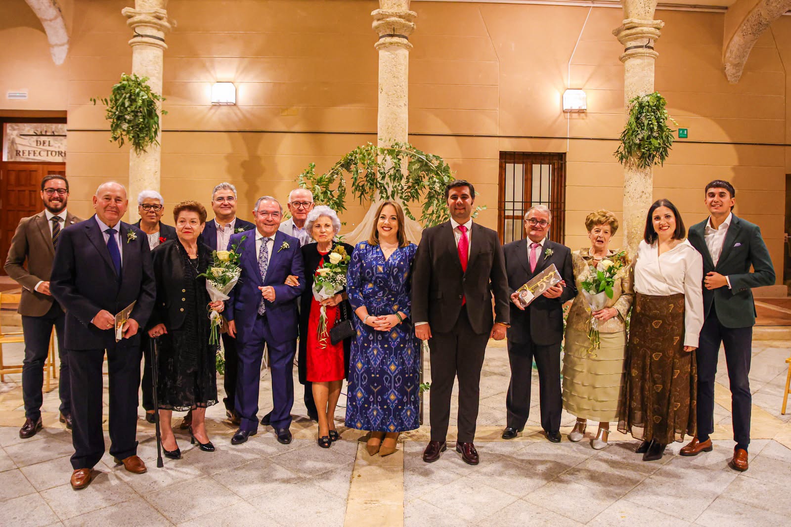 Tres matrimonios de Torrijos reciben un homenaje por sus Bodas de Oro en el Palacio de Pedro I durante el Maratón del Mayor.
