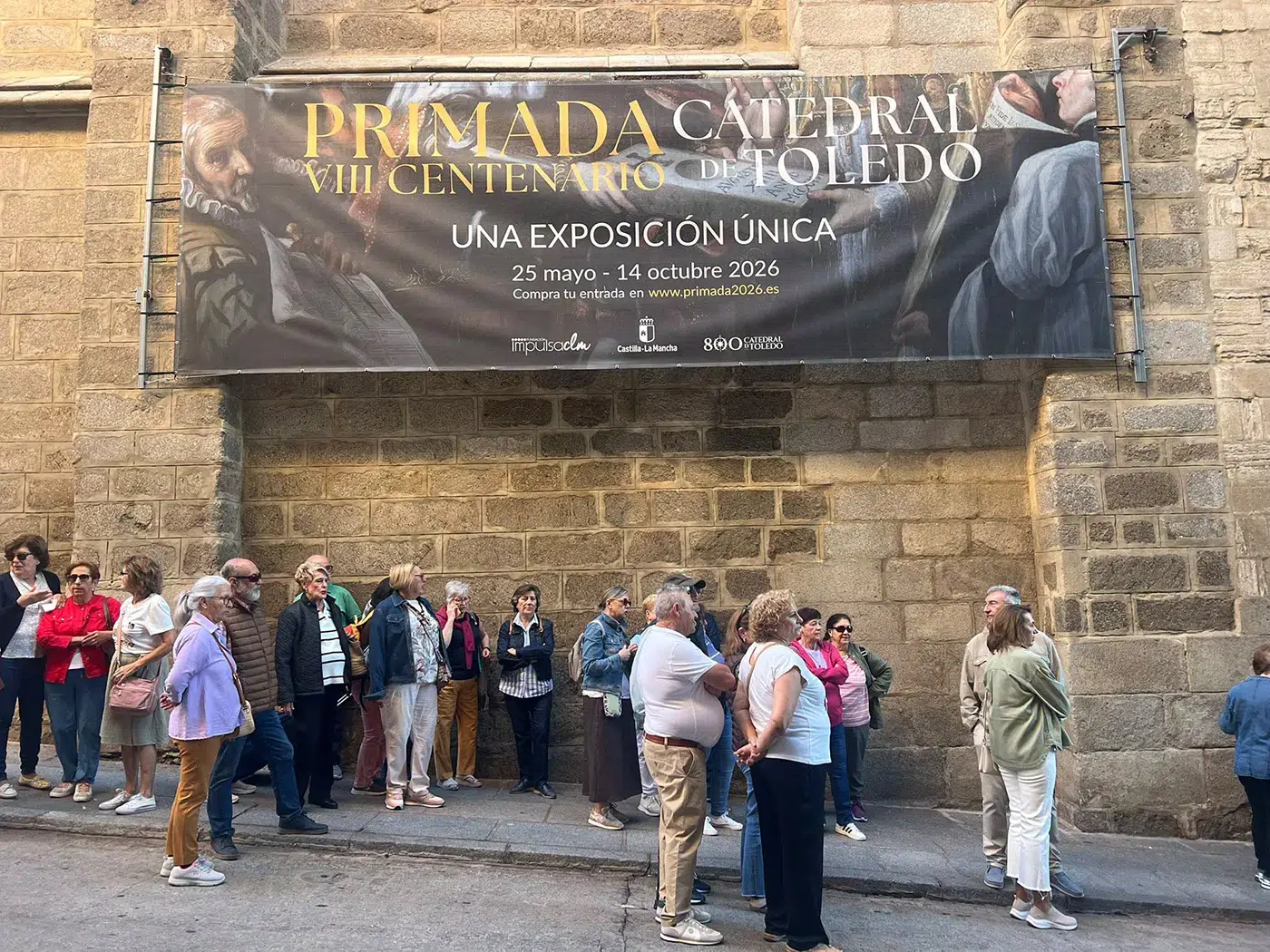 Participantes del Maratón del Mayor de Torrijos durante la visita guiada a la Catedral Primada de Toledo.